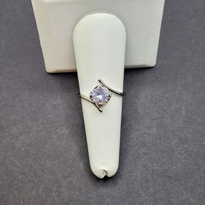 Size 7 White Gemstone Silver Band